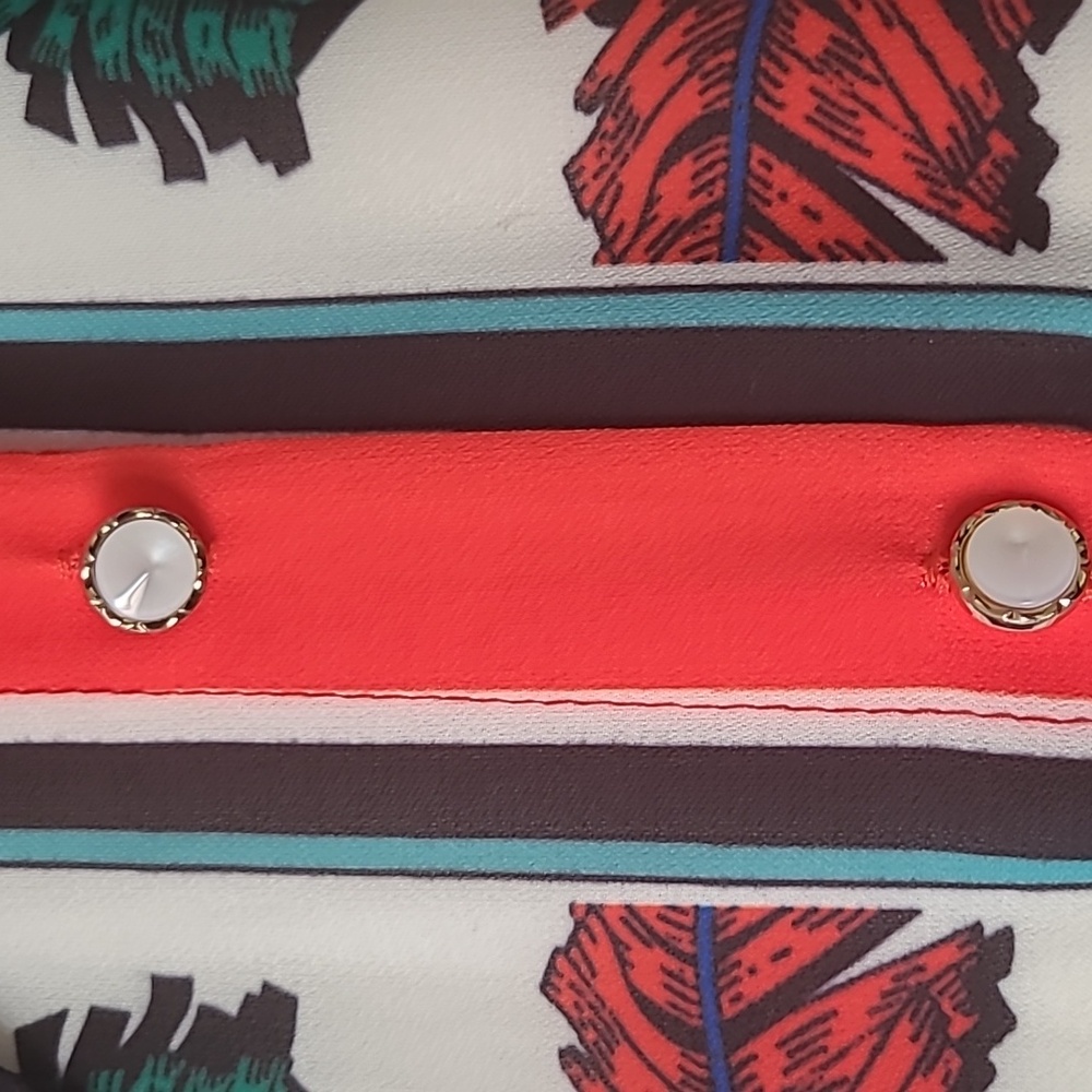 Woman's Blouse - Picture 4 of 8